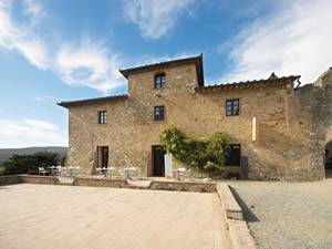 La rocca di San Gimignano dove si trova la Vernaccia Wine Experience